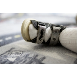 tvirtu uzkulniu basutes ortopedines "Mustaci" 