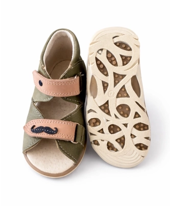 Tvirtu užkulniu basutės "Mustaci" PIRMI BATAI 19-25