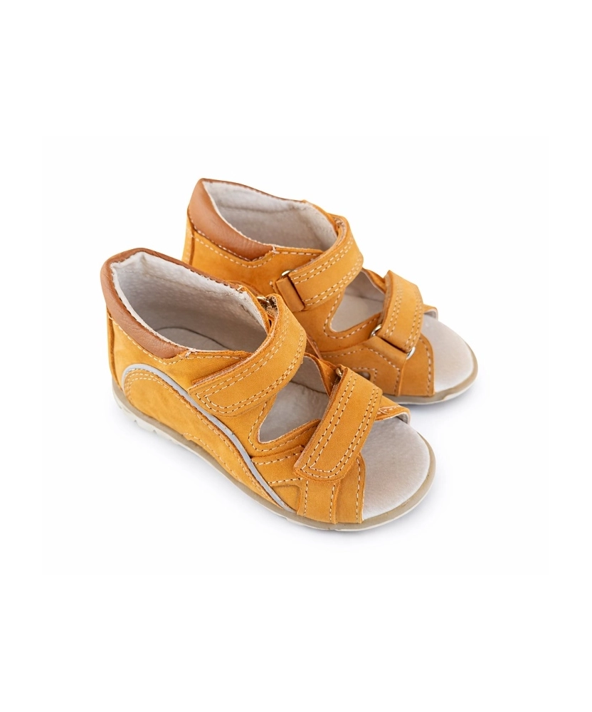 Rusvos ortopedinės basutės LINIJA | vaikiškos basutės PIRMI BATAI