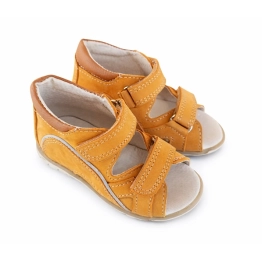 Rusvos ortopedinės basutės LINIJA | vaikiškos basutės PIRMI BATAI